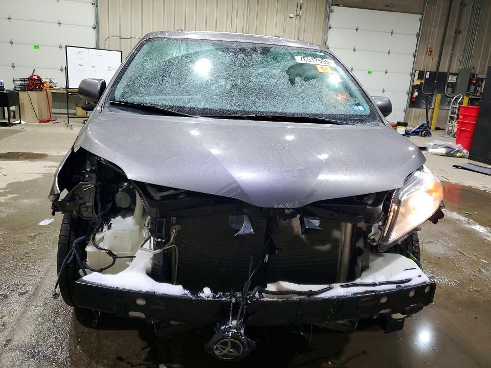 2019 Toyota Sienna xle