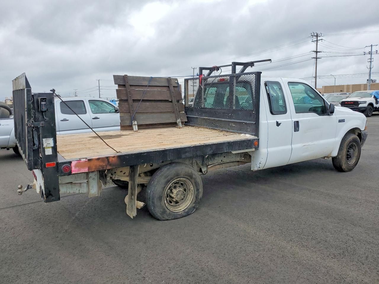 2003 Ford F250 Super Duty Flatbed Truck