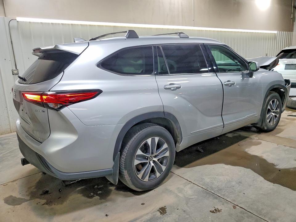 2022 Toyota Highlander Hybrid xle