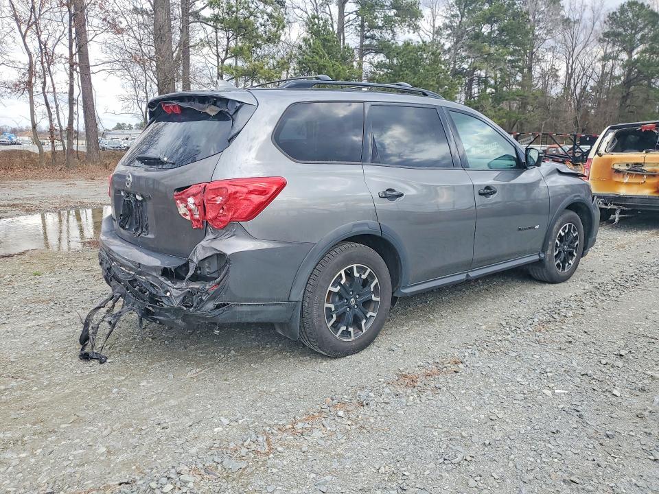 2020 Nissan Pathfinder sl