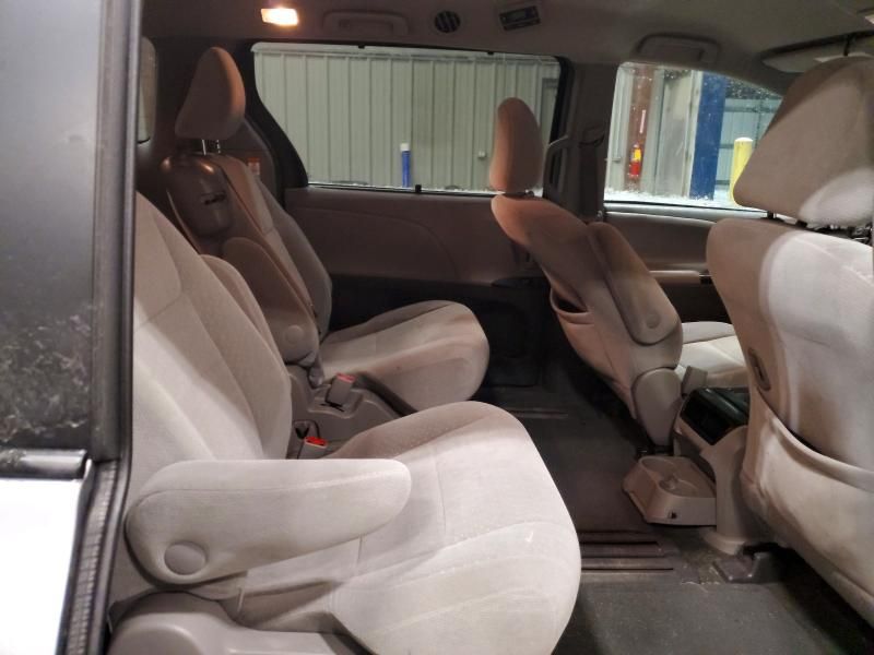 2016 Toyota Sienna le
