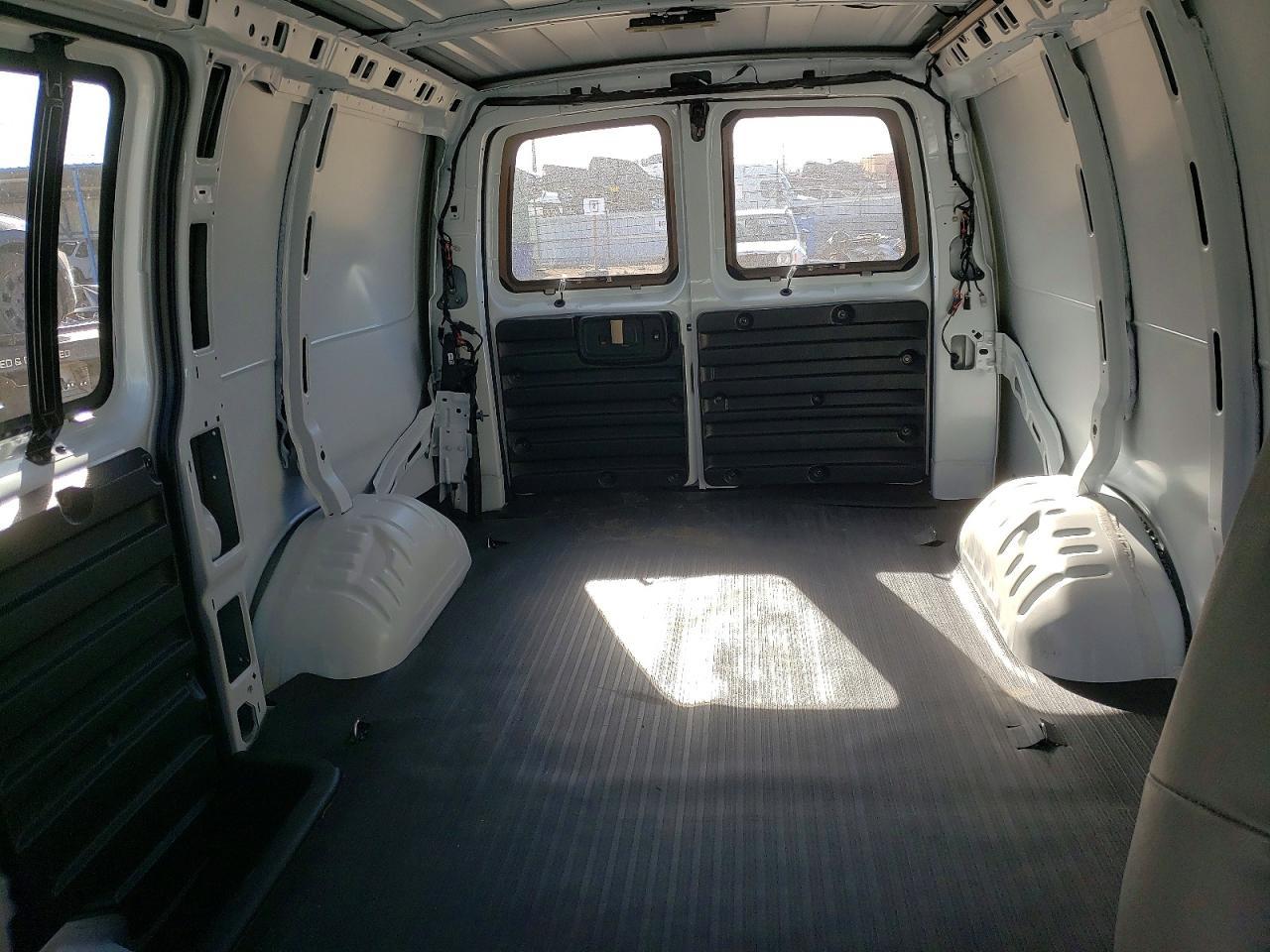 2025 Chevrolet Express G2500