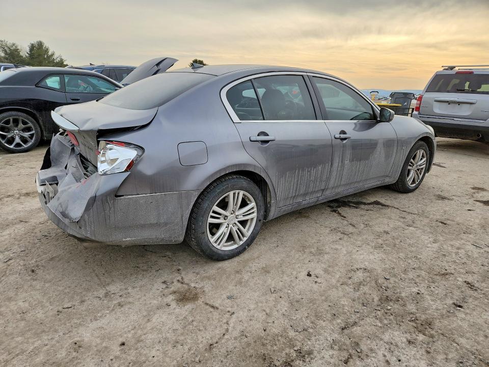 2015 Infinity Q40
