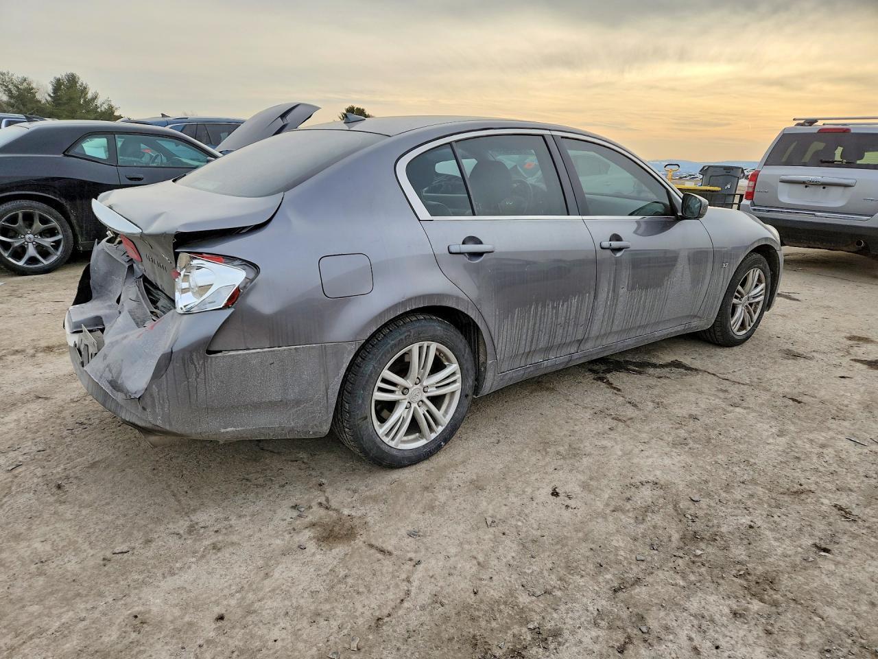 2015 Infinity Q40