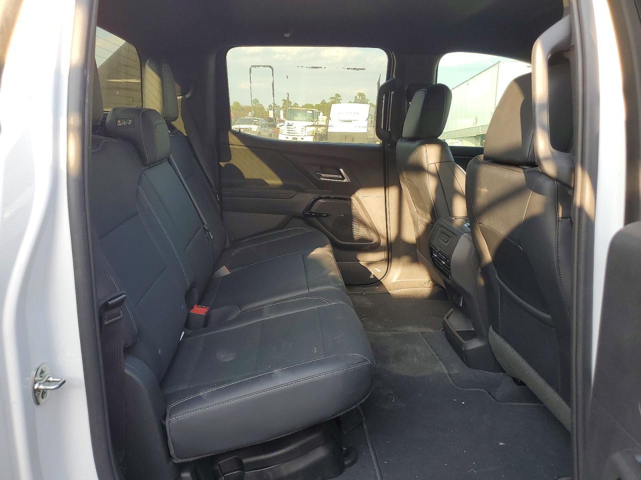 2025 Chevrolet Silverado lt