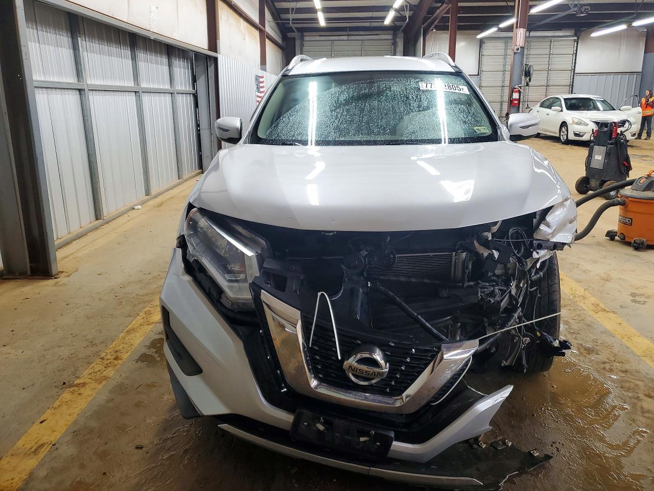 2017 Nissan Rogue sv