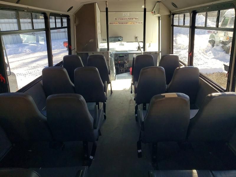 2015 Ford F550 Super Duty Shuttle bus