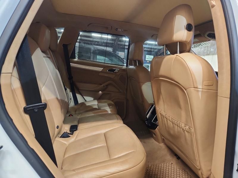 2016 Porsche Cayenne gts