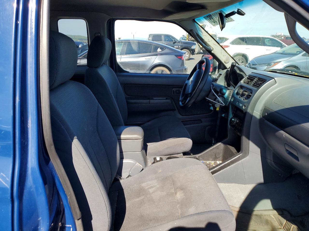 2002 Nissan Frontier Standard