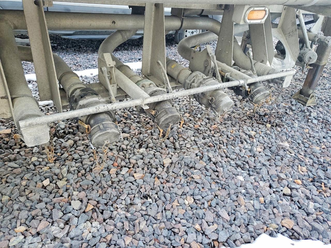 2011 LBT TAG-HA2-EDT9500X4DB Fuel Tank Trailer