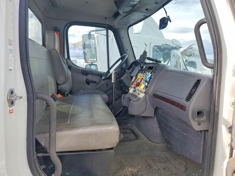 2014 Freightliner Business Class M2 Semi Truck