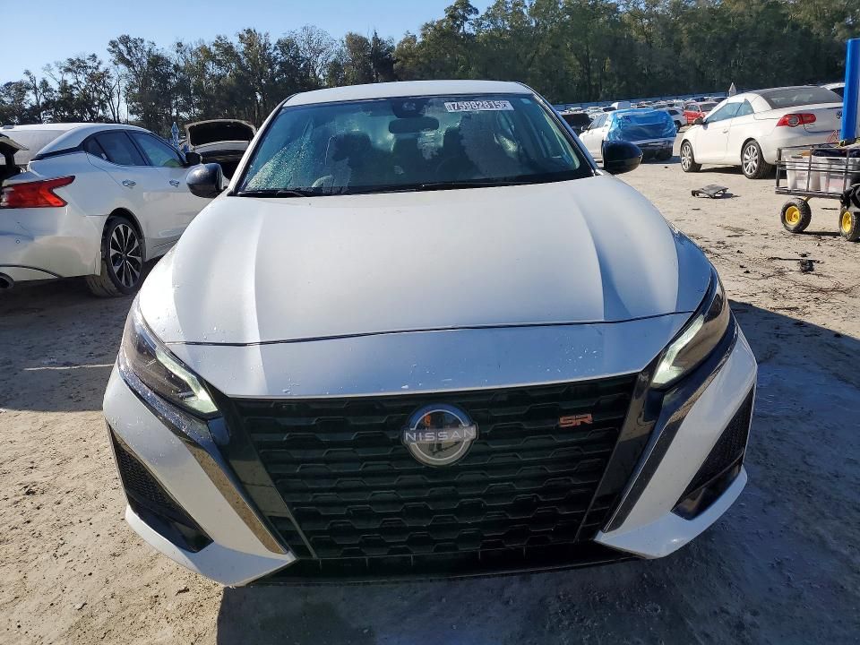 2025 Nissan Altima sr
