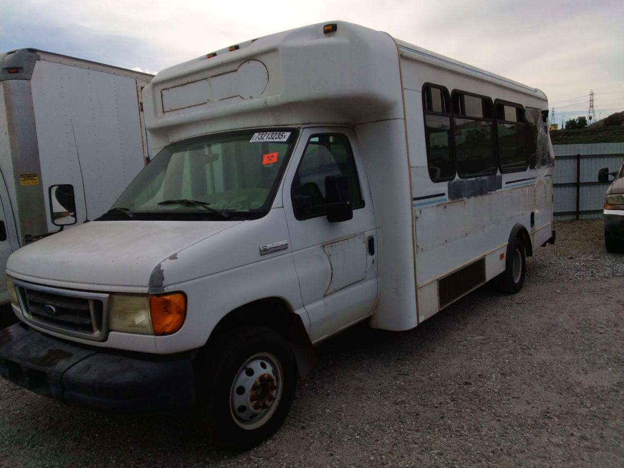 2006 Ford E450 Shuttle Bus