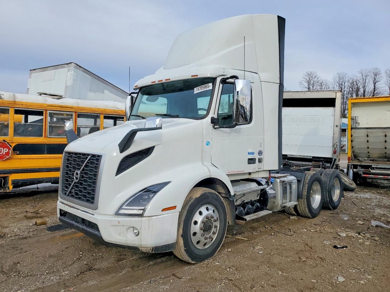 2020 Volvo VNR Semi Truck