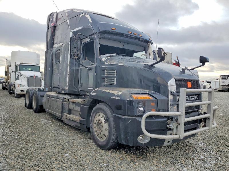 2022 Mack Anthem Semi Truck