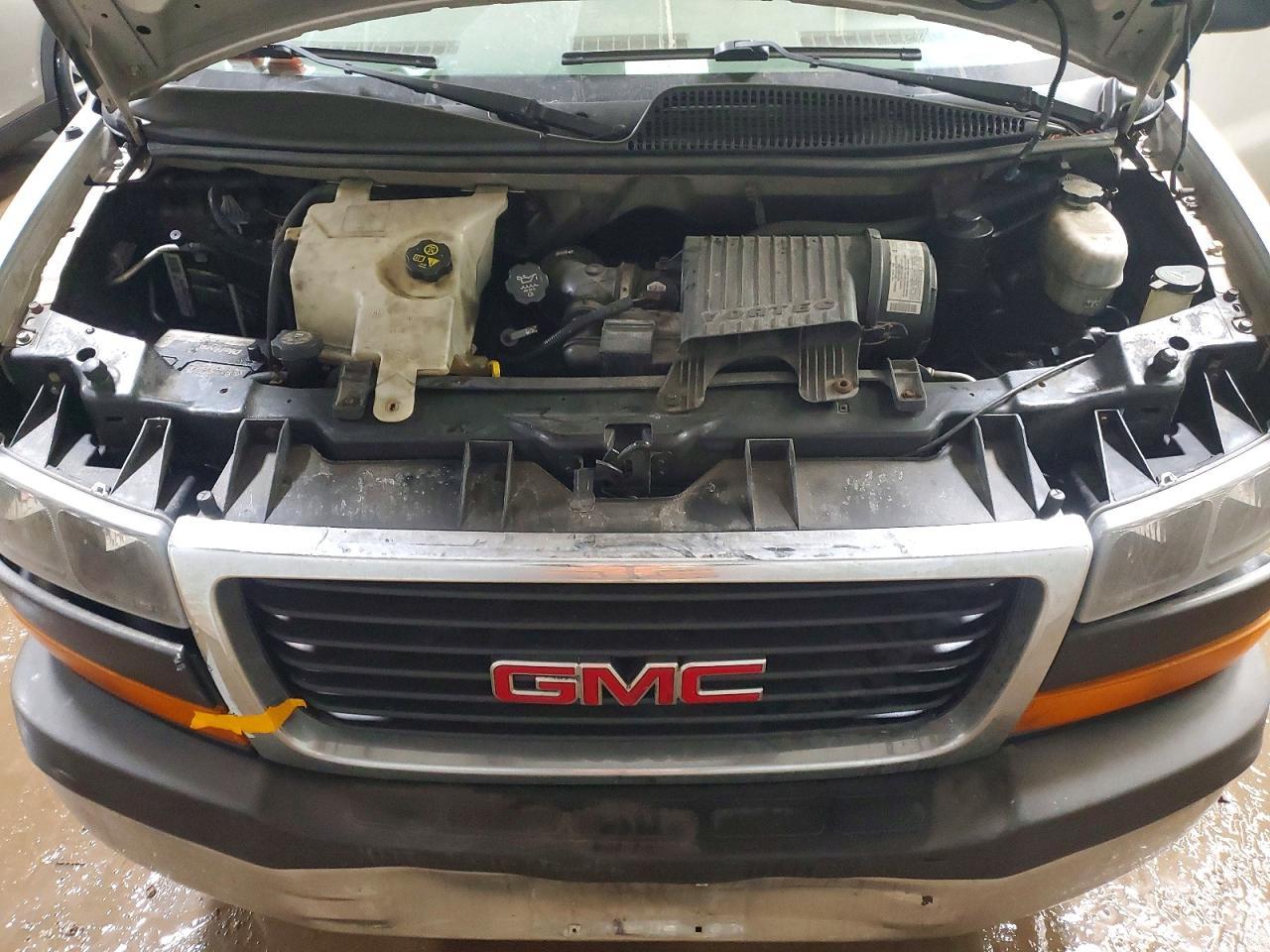 2005 GMC Savana Delivery van