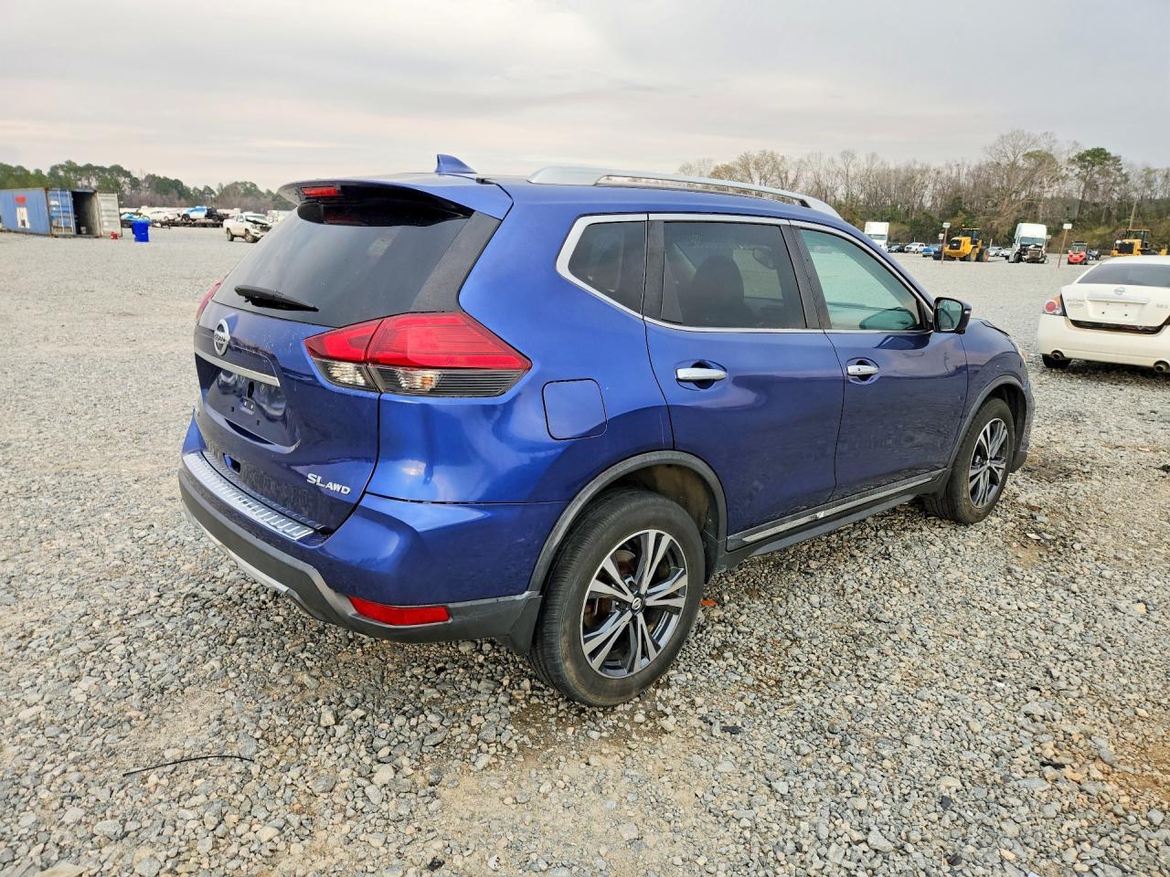 2017 Nissan Rogue sv