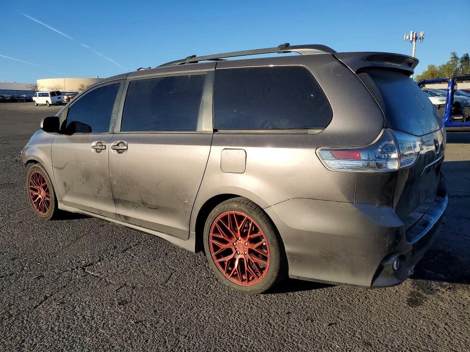 2013 Toyota Sienna se 8-passenger