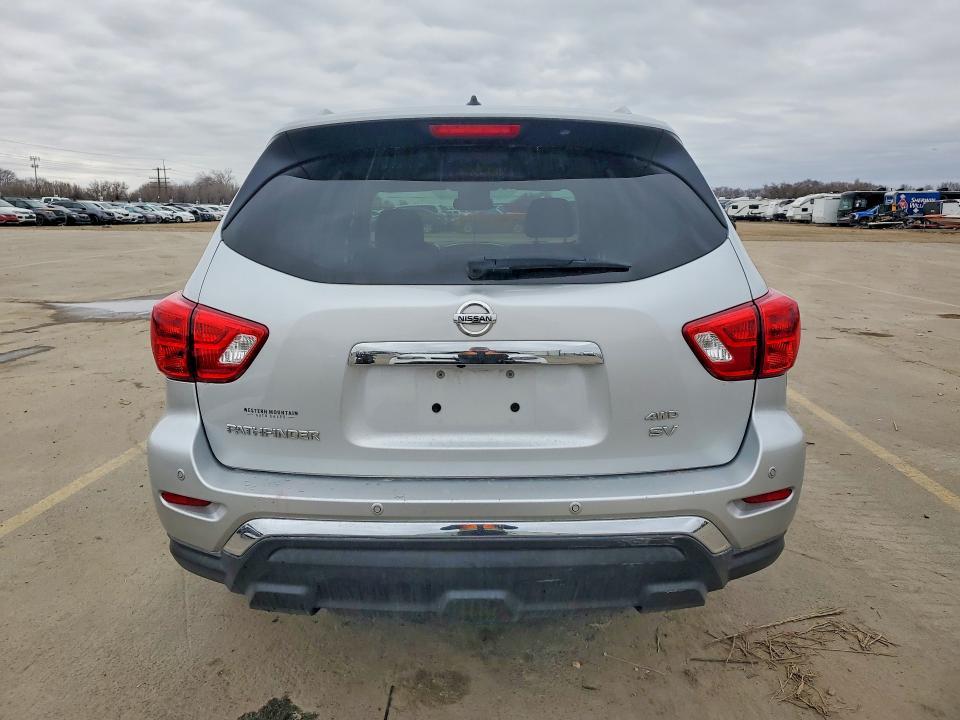 2018 Nissan Pathfinder s