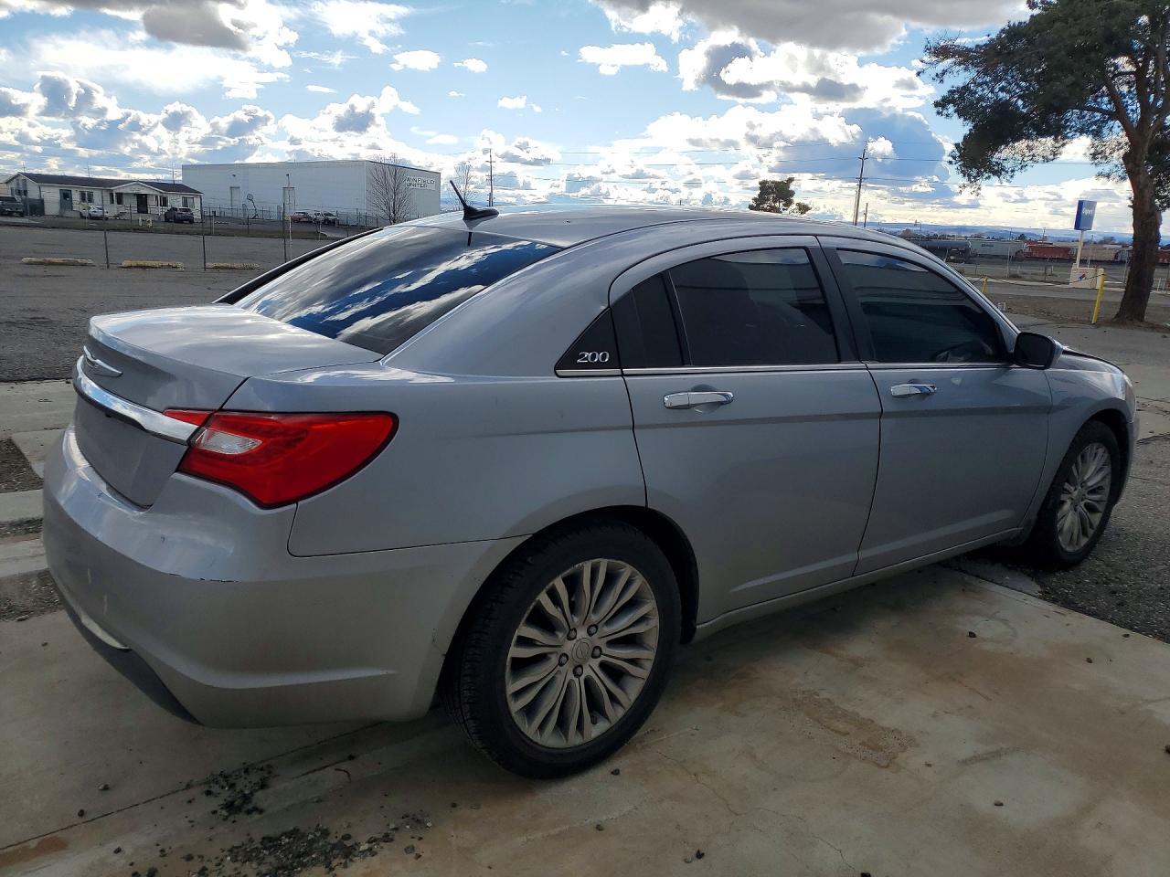 2013 Chrysler 200 Limited