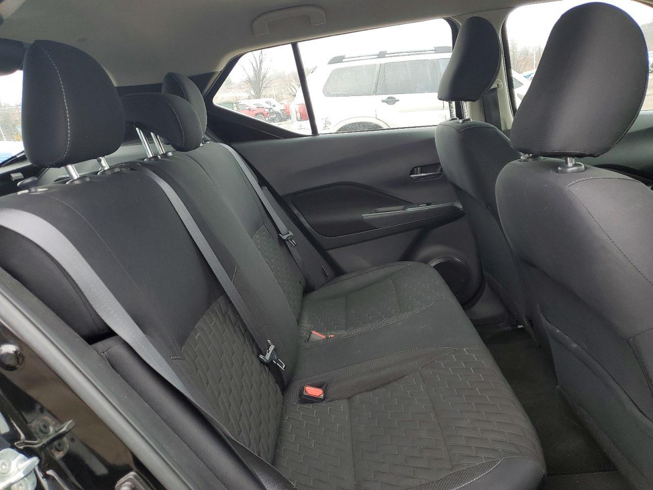 2023 Nissan Kicks sv