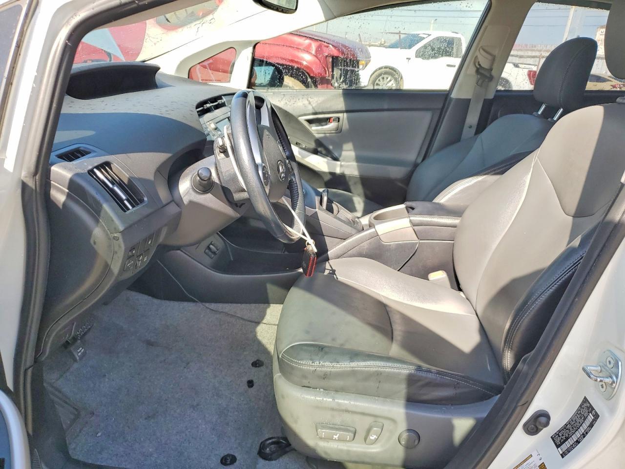 2014 Toyota Prius Plug-in Hybrid Advanced