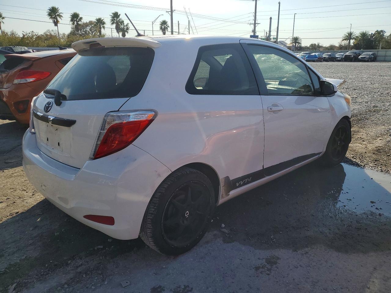 2012 Toyota Yaris 3-door l