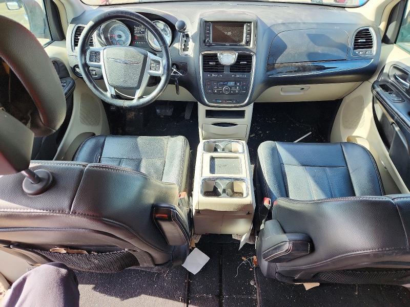 2013 Chrysler Town & Country Touring l