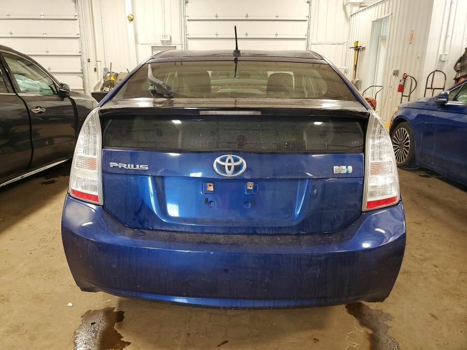 2010 Toyota Prius iii