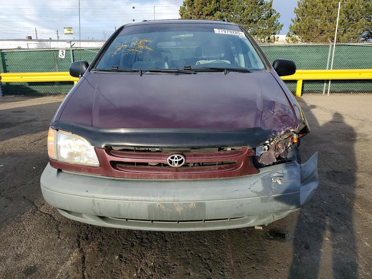 2000 Toyota Sienna le
