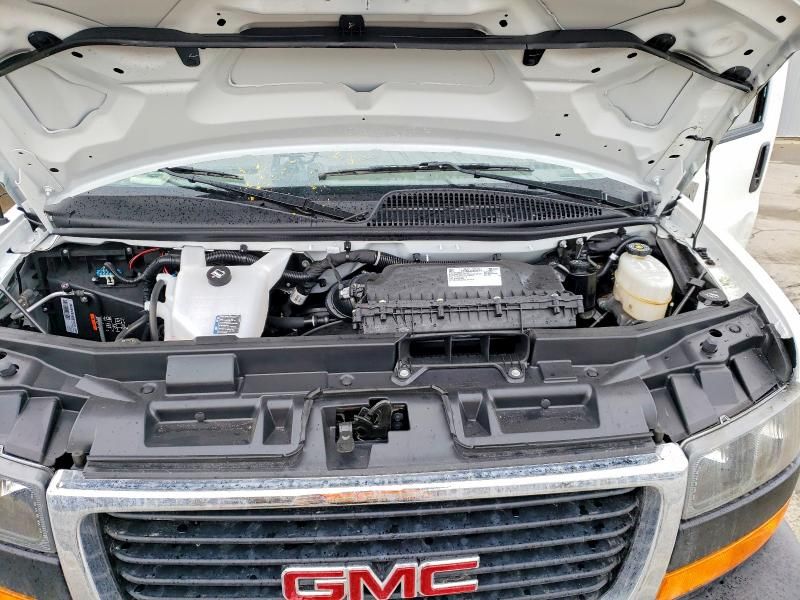 2025 GMC Savana G3500 lt