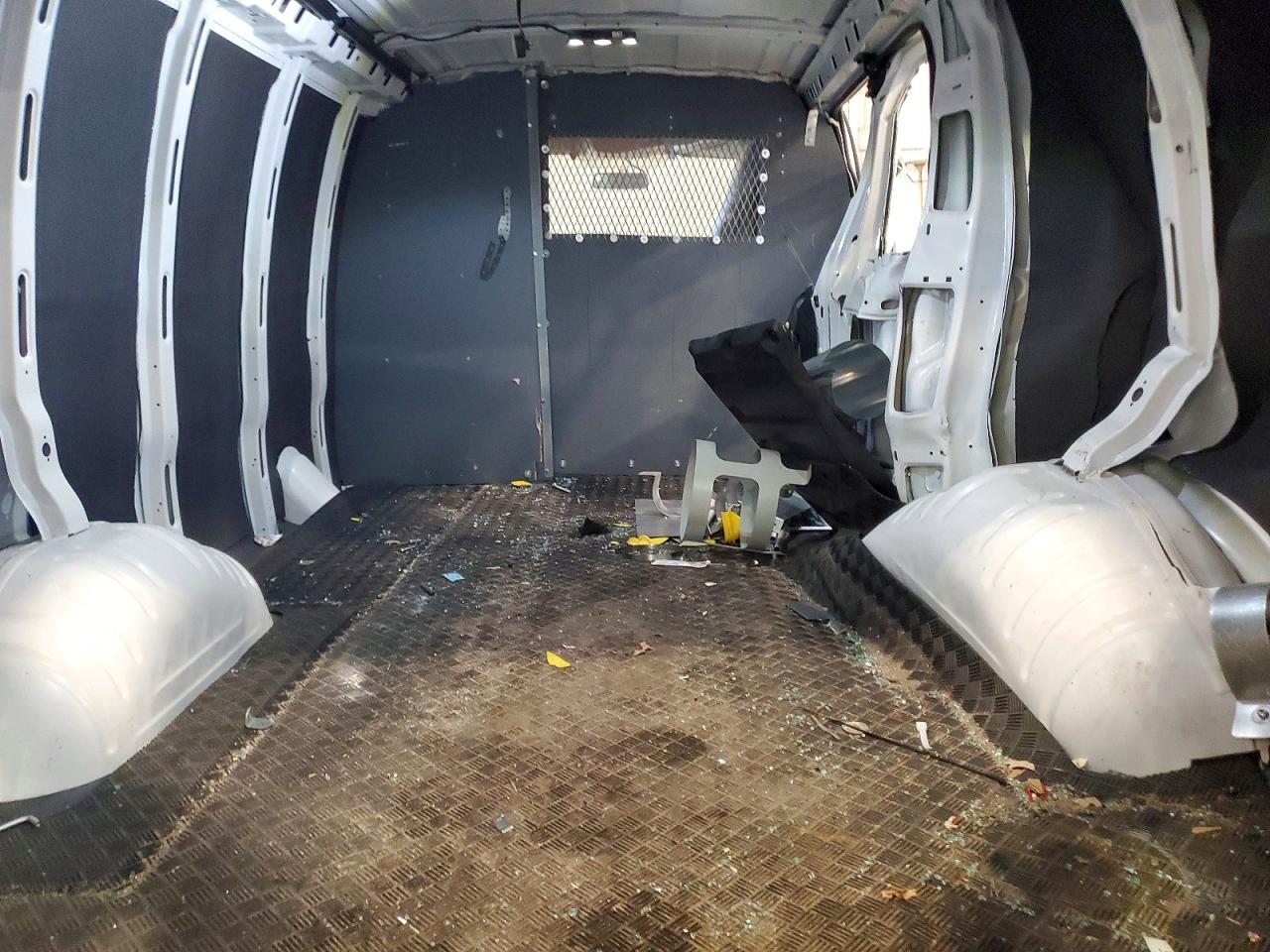 2025 Chev Express G2500