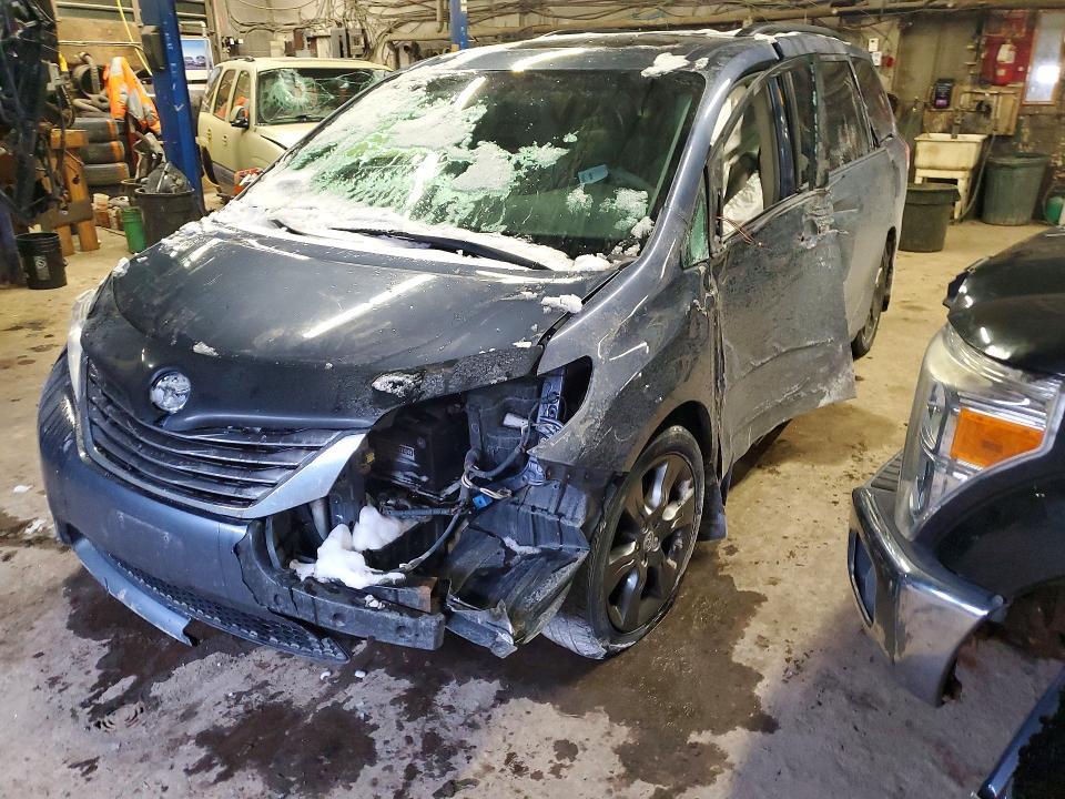 2013 Toyota Sienna xle