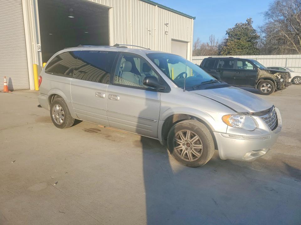 2005 Chrysler Town & Country Limited