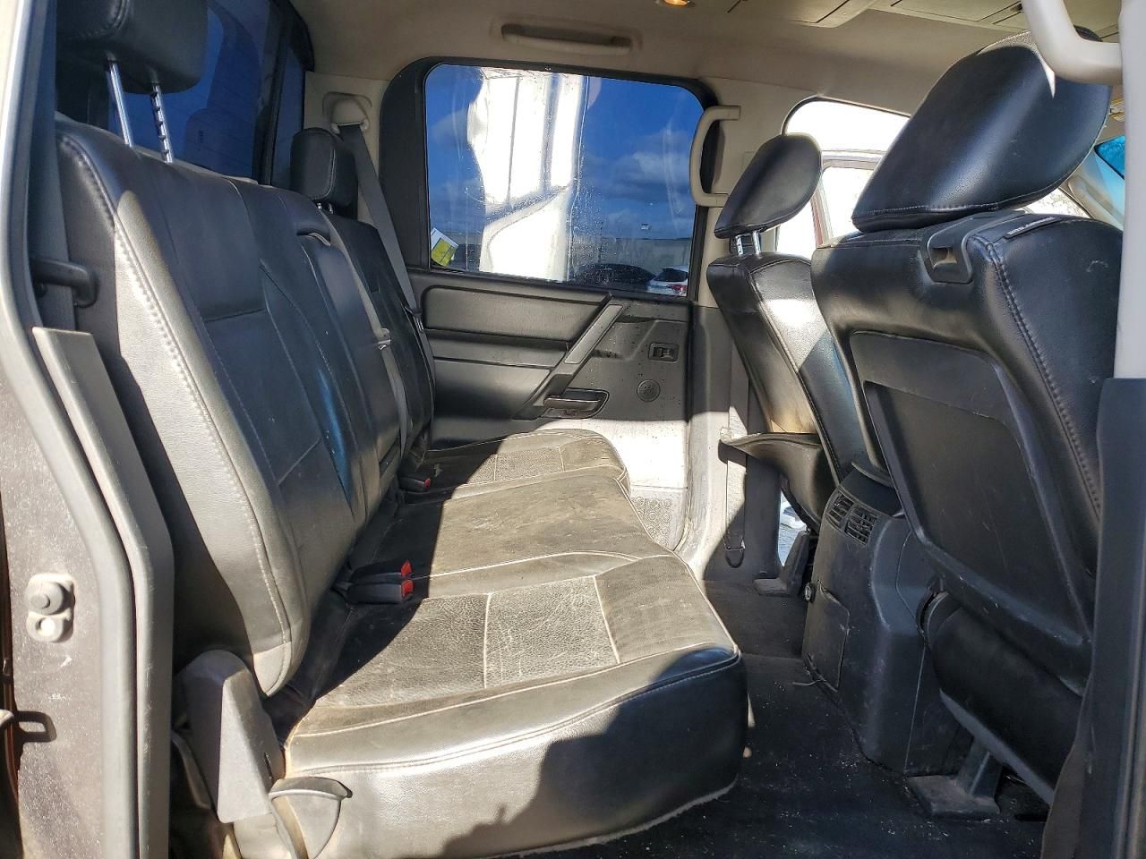 2011 Nissan Titan SV