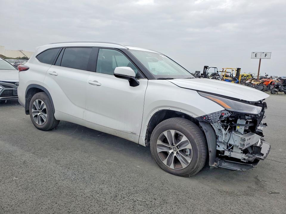 2025 Toyota Highlander Hybrid xle