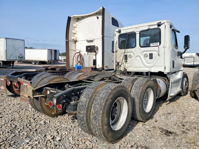 2015 Freightliner Cascadia Semi Truck