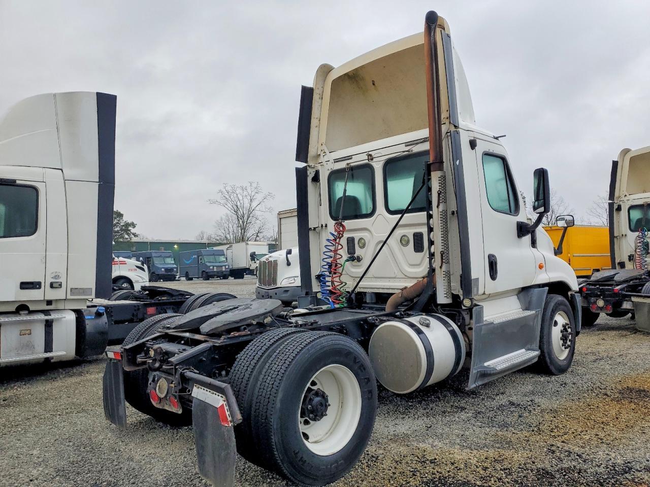 2016 Freightliner Cascadia 125 Semi Truck