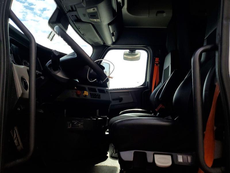 2021 Freigliner 2021 Freightliner Cascadia 126 Semi Truck