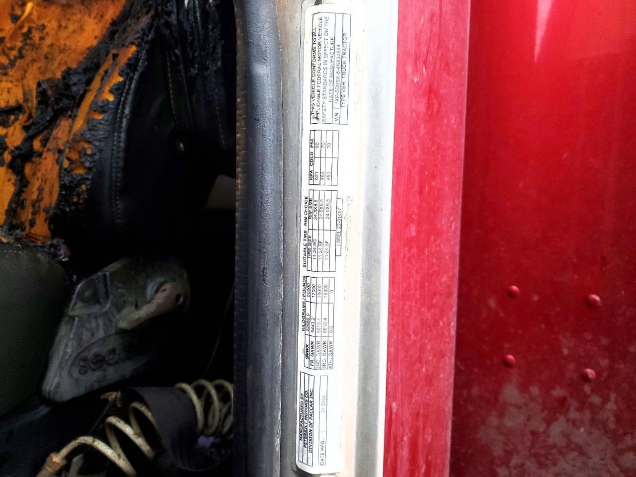 2004 Ptrb 2004 Pntw 379-Semi Truck