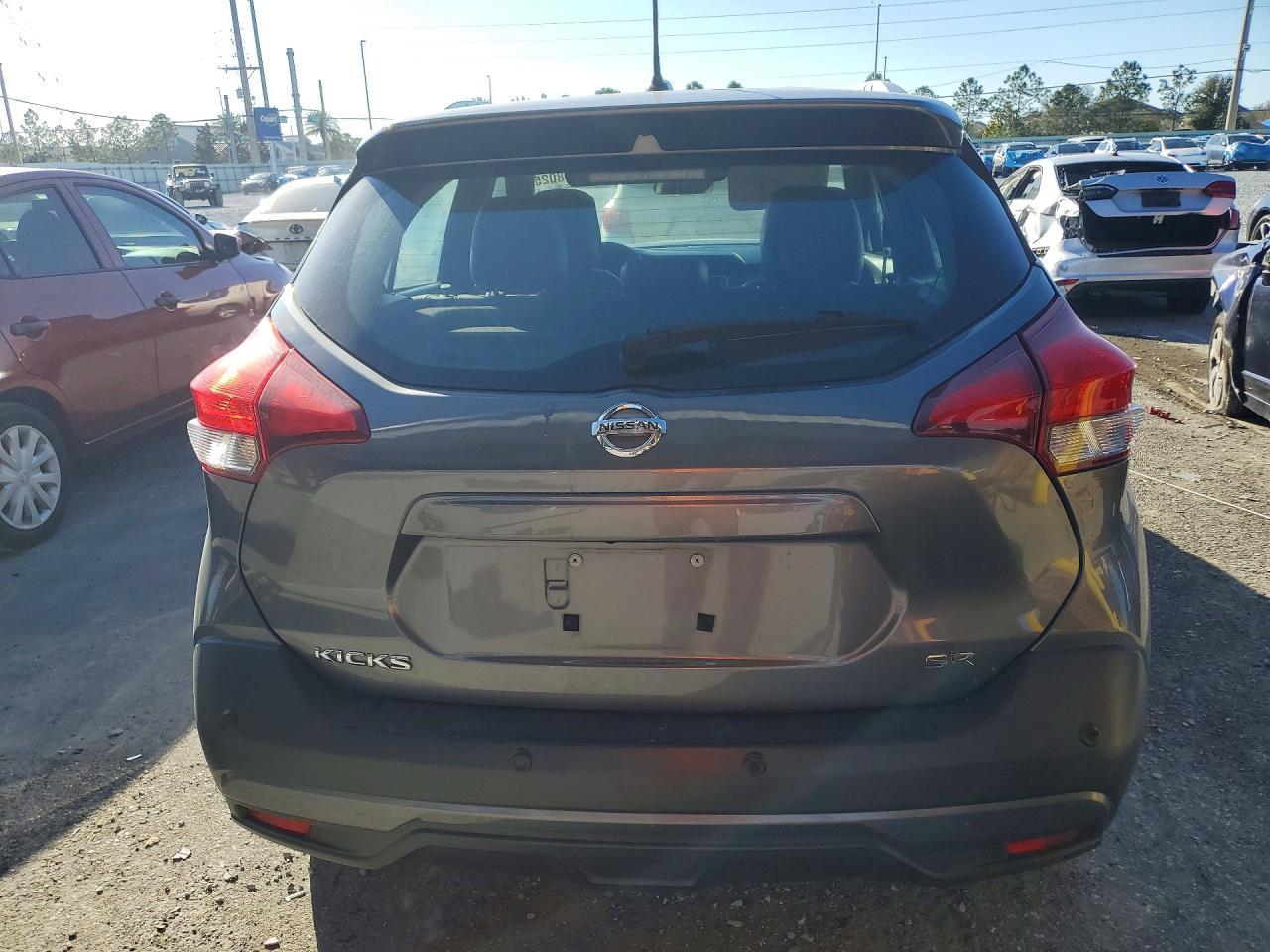 2020 Nissan Kicks sr