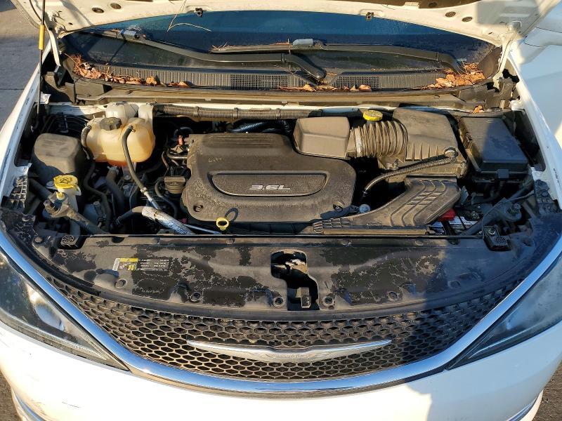2017 Chrysler Pacifica Touring l