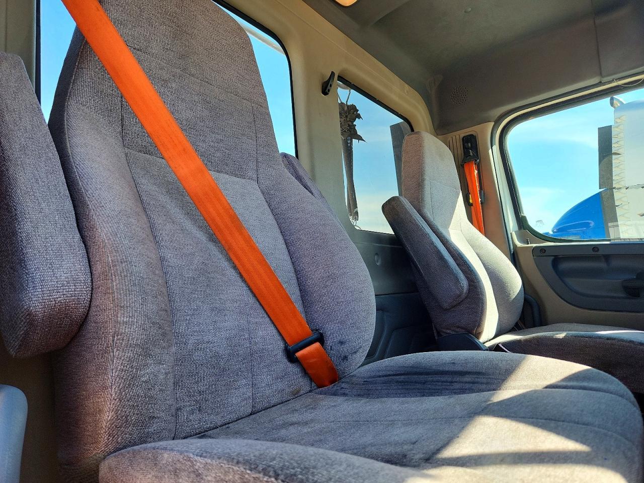 2016 Freightliner Cascadia 1-Semi Truck