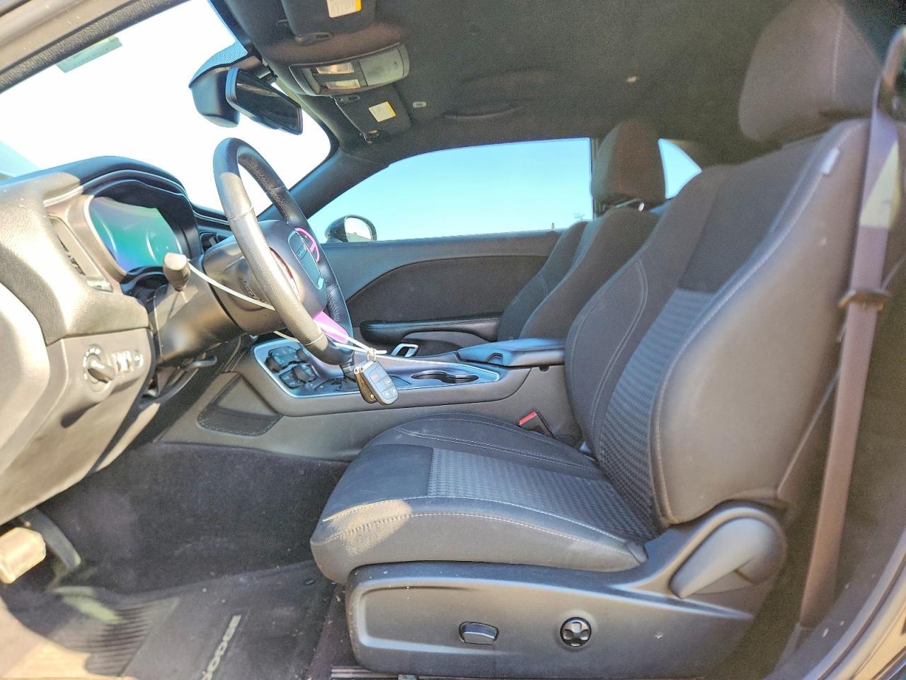 2017 Dodge Challenger sxt