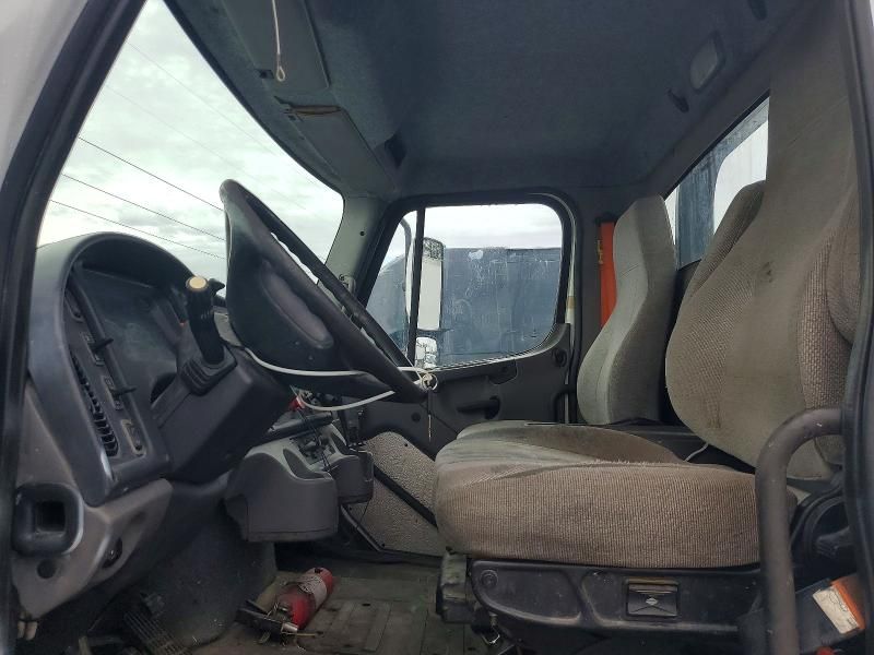 2016 Freigliner 2016 Freightliner M2 106 MED