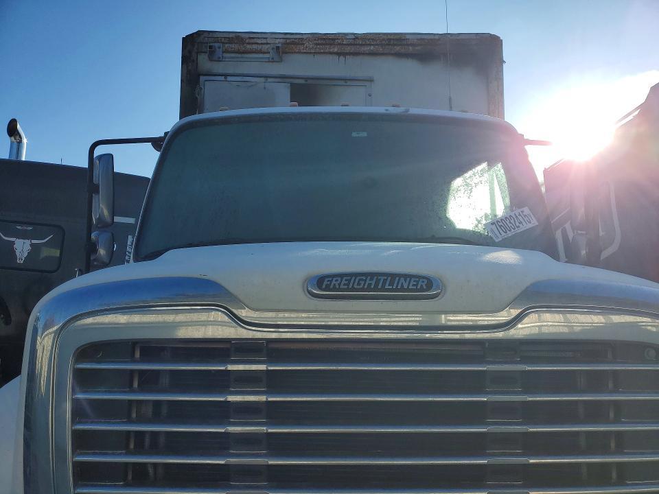 2005 Freightliner Business Class M2 BOX Truck