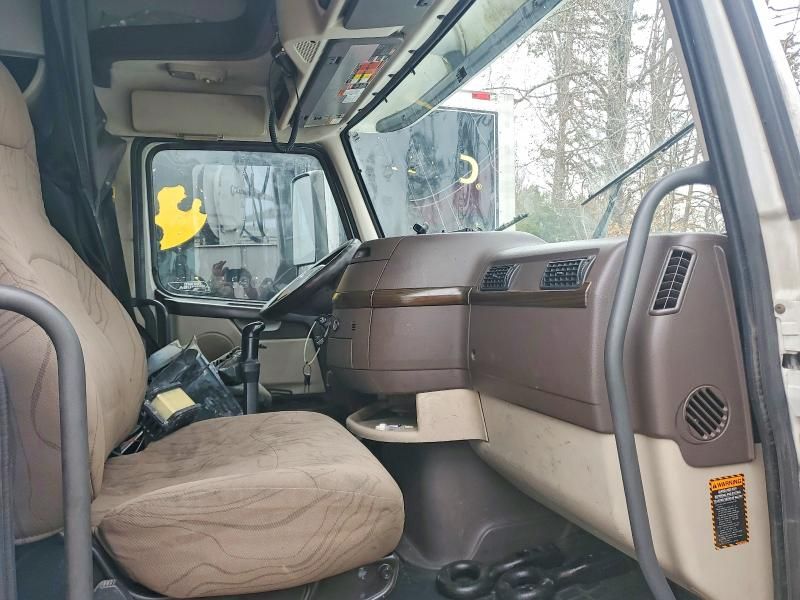 2012 Volvo VNL Semi Truck