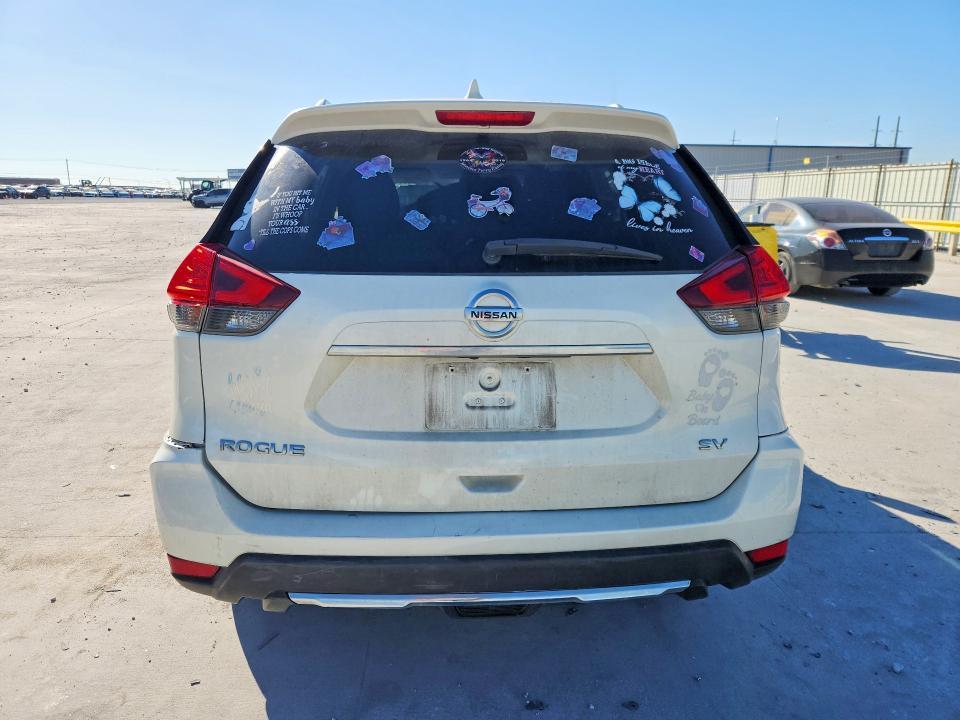 2017 Nissan Rogue sv