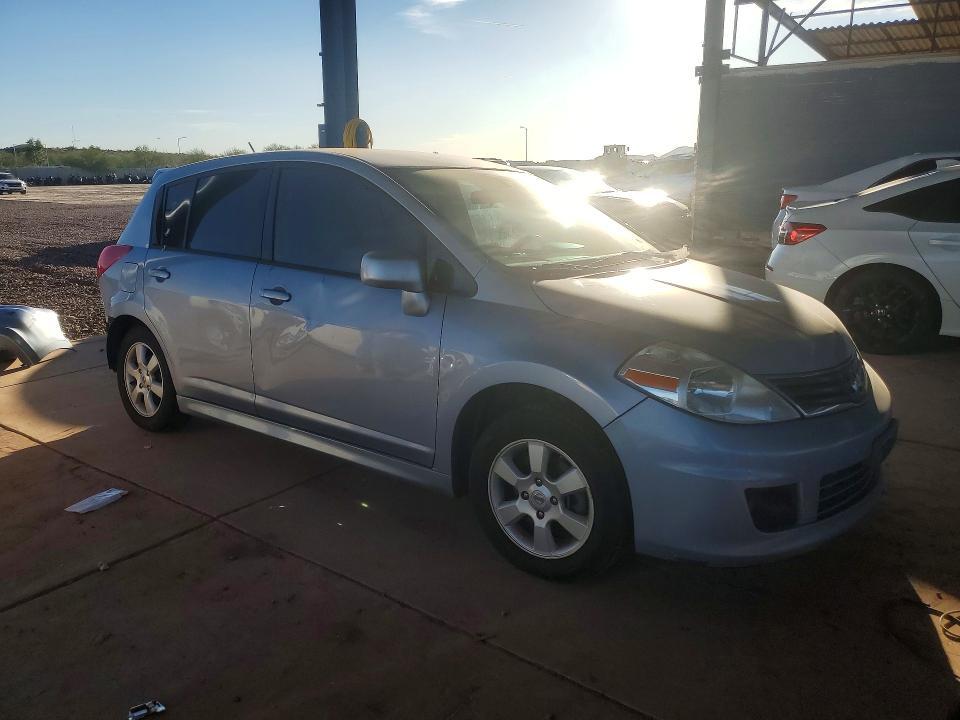 2011 Niss Versa s