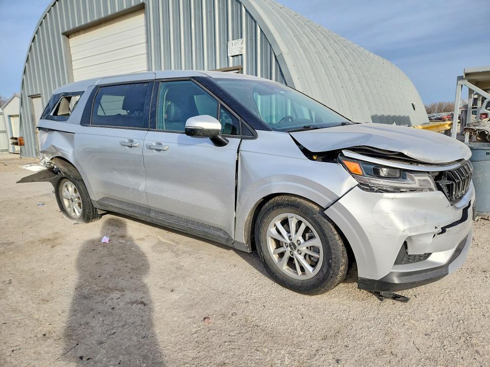 2022 KIA Carnival lx